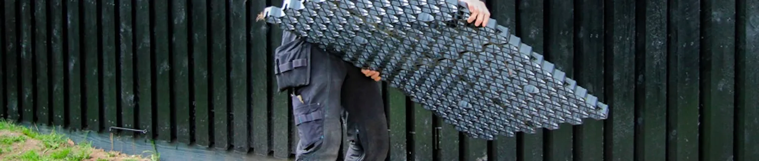 Gressarmering: Gjør plenen sterk og sklisikker Gressarmering: Gjør plenen sterk og sklisikker